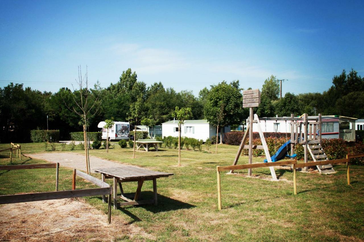 Camping Au Pre De L'Etang Sainte-Foy  Eksteriør bilde